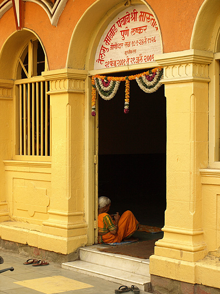 lady in temple, pune