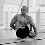 Yoga teacher Lino Miele (link to Ashtanga Vinyasa Yoga page)
